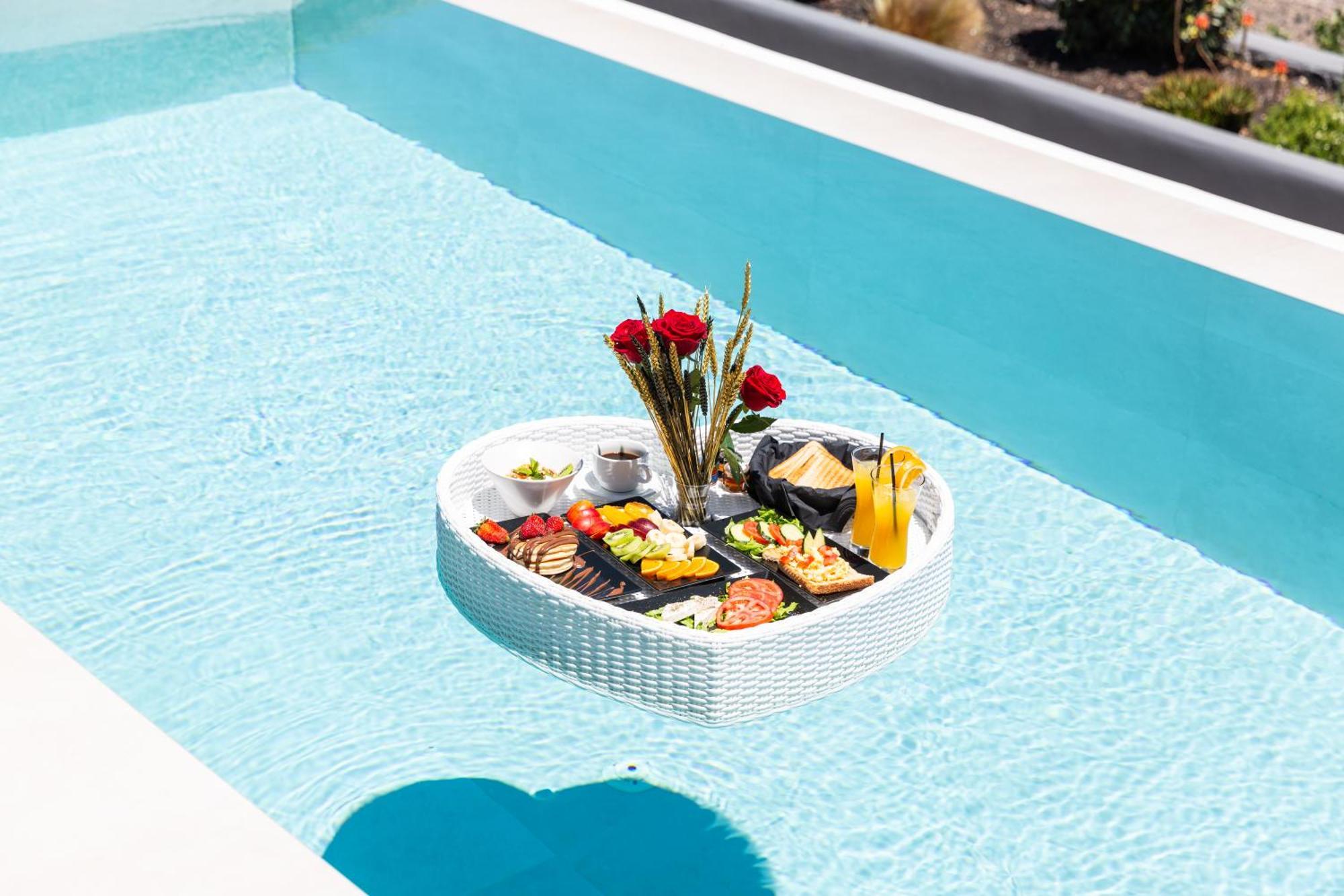 Brilliance Suites (Adults Only) อิเมโรวิยอน ภายนอก รูปภาพ