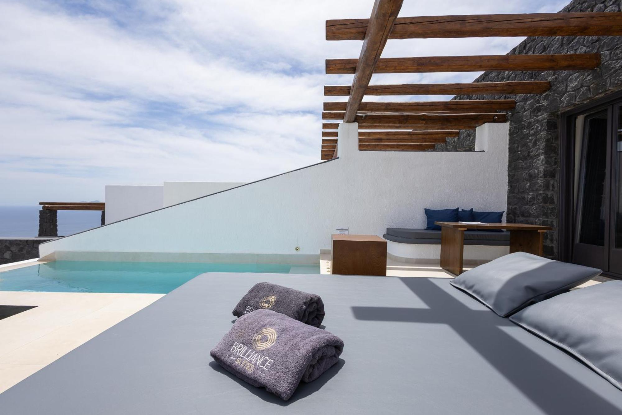 Brilliance Suites (Adults Only) อิเมโรวิยอน ภายนอก รูปภาพ
